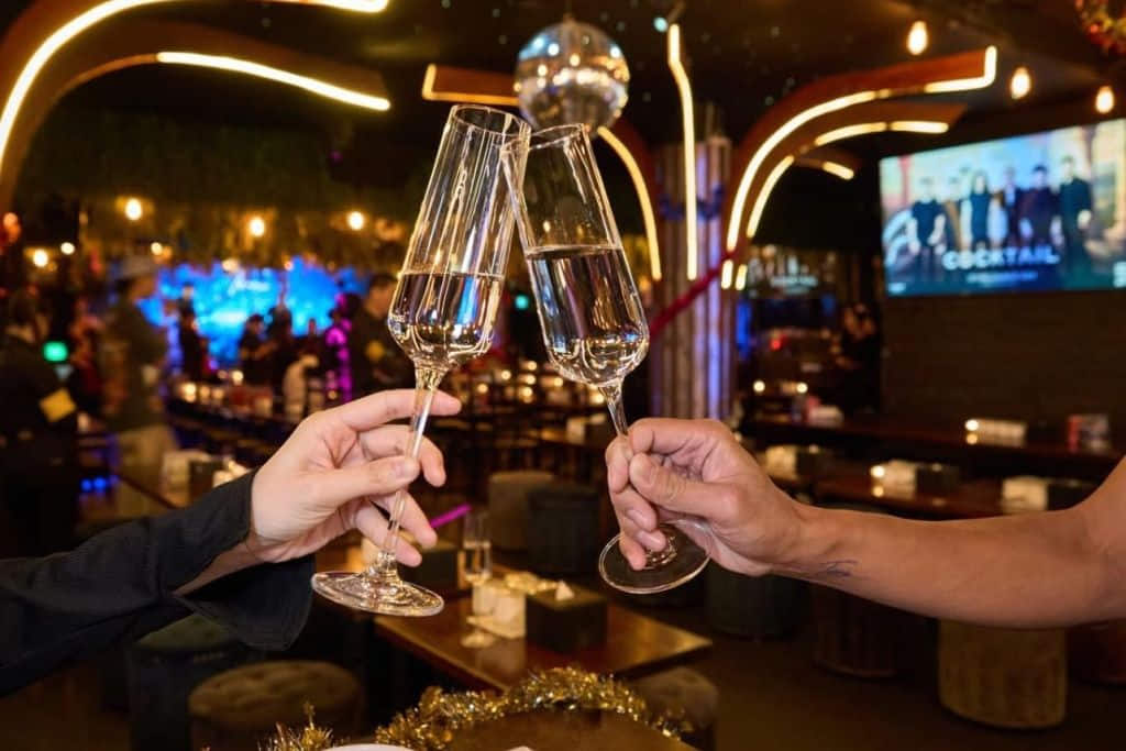 10 ร้านเหล้าเอกมัย บาร์นั่งชิว ปี 2025 ที่ใครไม่ไปถือว่าพลาด